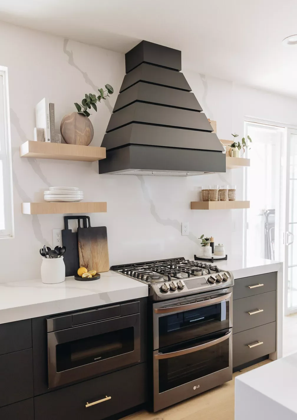35 Stunning White and Gold Kitchen Designs for Ultimate Luxury White and Gold Kitchen With Range Hood