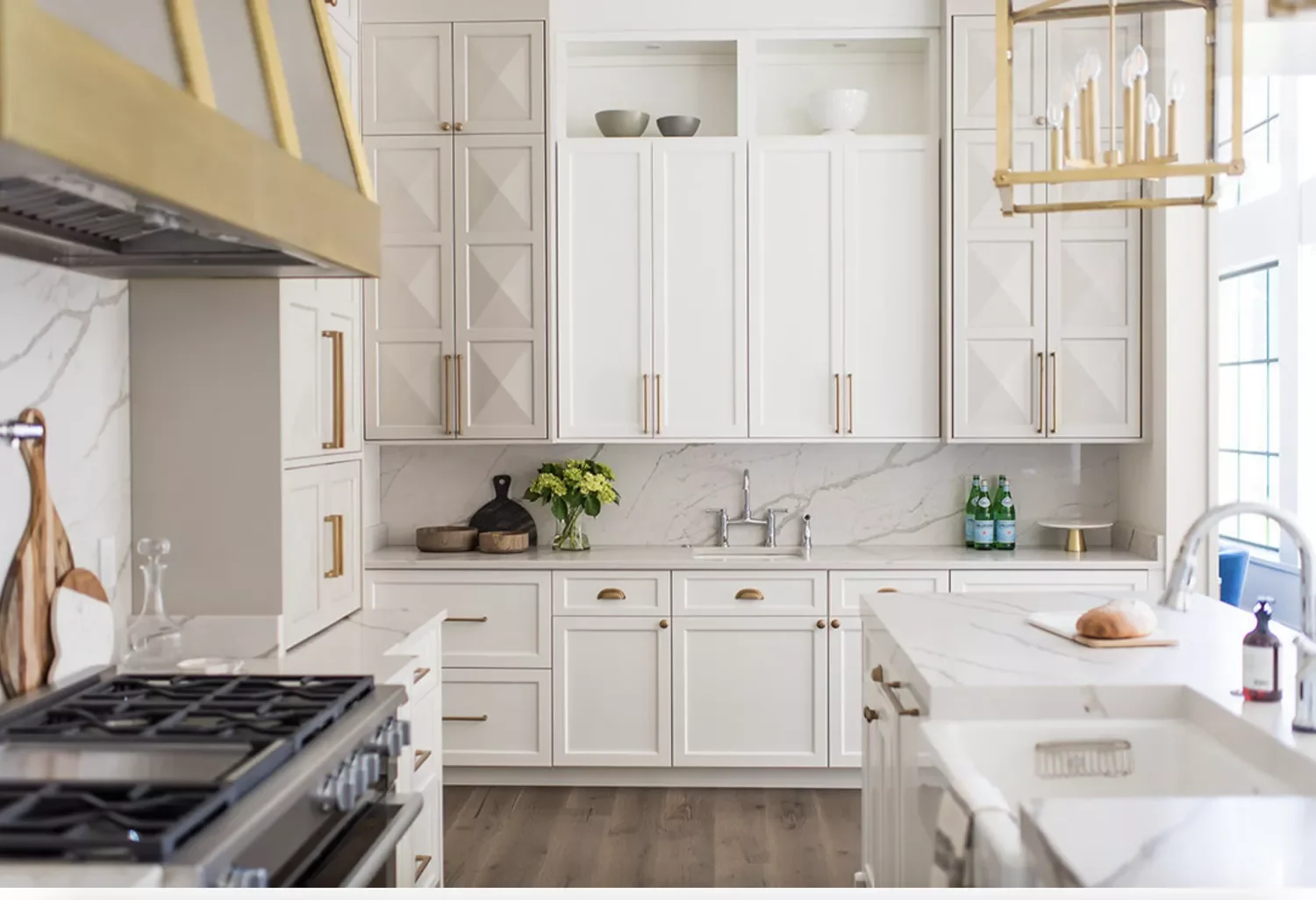 35 Stunning White and Gold Kitchen Designs for Ultimate Luxury White and Gold Kitchen With Wrapped Range Hood