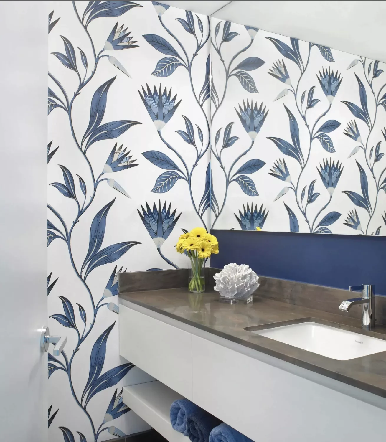 18 Navy Blue Bathroom Design Ideas That Will Transform Your Space 5 White and Navy Floral Wallpaper