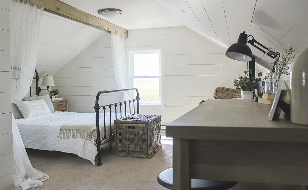 49 Stunning Farmhouse Bedroom Designs That Will Transform Your Space 29 Wicker Trunk