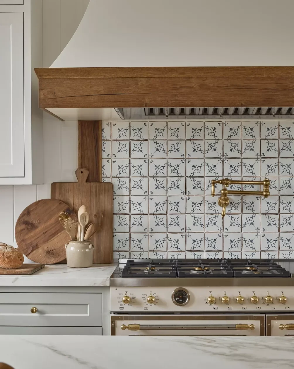 44 Beautiful Beadboard Kitchen Backsplash Ideas to Create Your Dream Cooking Space 26 Wide Beadboard Backsplash