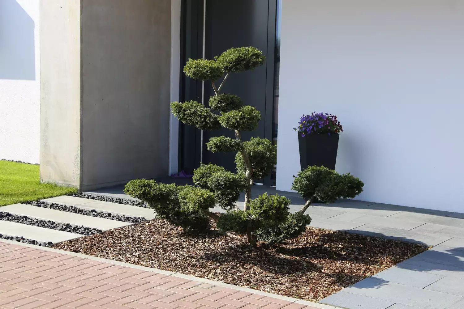 10 Stunning Concrete Paver Walkway Ideas That Transform Your Home's Curb Appeal Wide Concrete Pavers at a Modern House