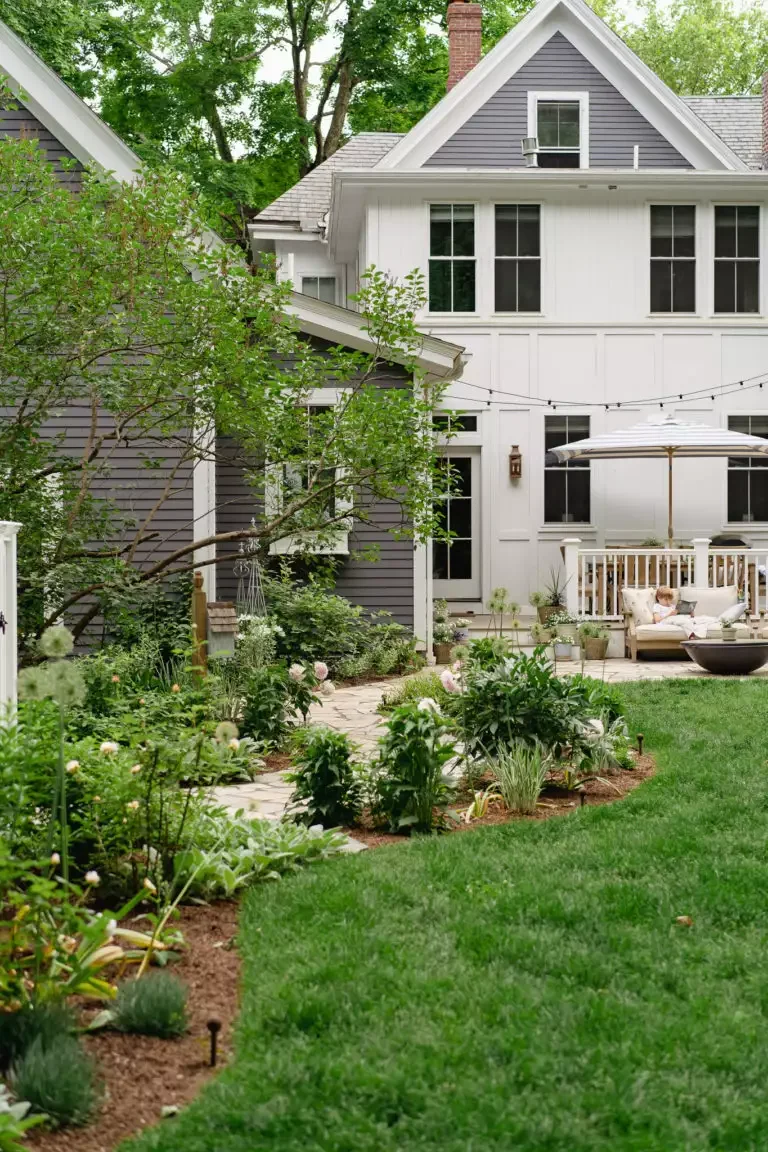 27 Gorgeous Garden Pathway Ideas to Transform Your Outdoor Space Winding Flagstone Garden Path