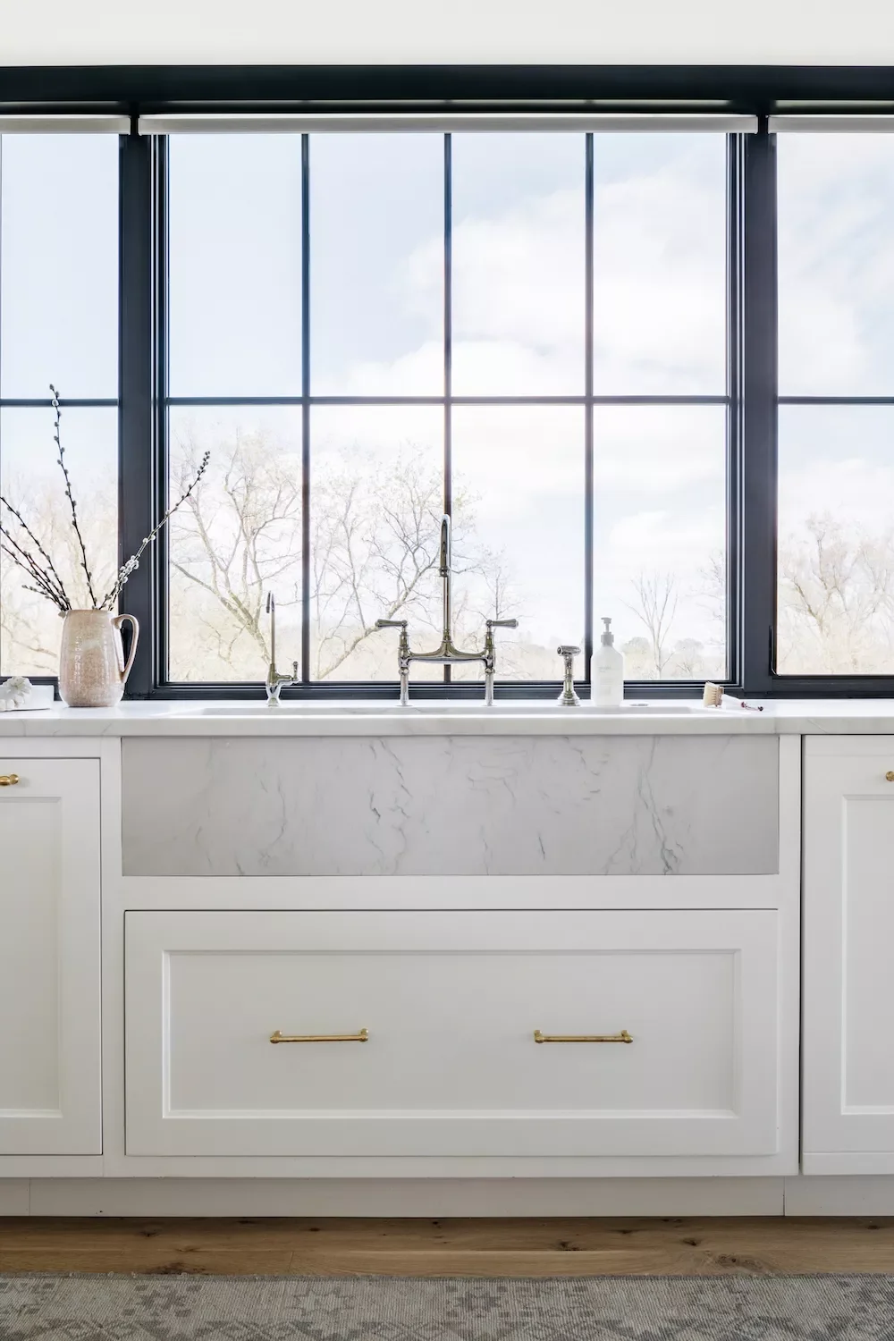 39 Beautiful Farmhouse Kitchen Backsplash Ideas to Transform Your Space 11 Window Backsplash