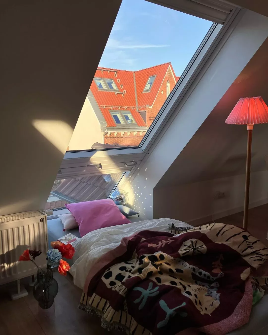 28 Brilliant Ways to Transform Your Low Sloped Ceiling Bedroom 16 Window Nook