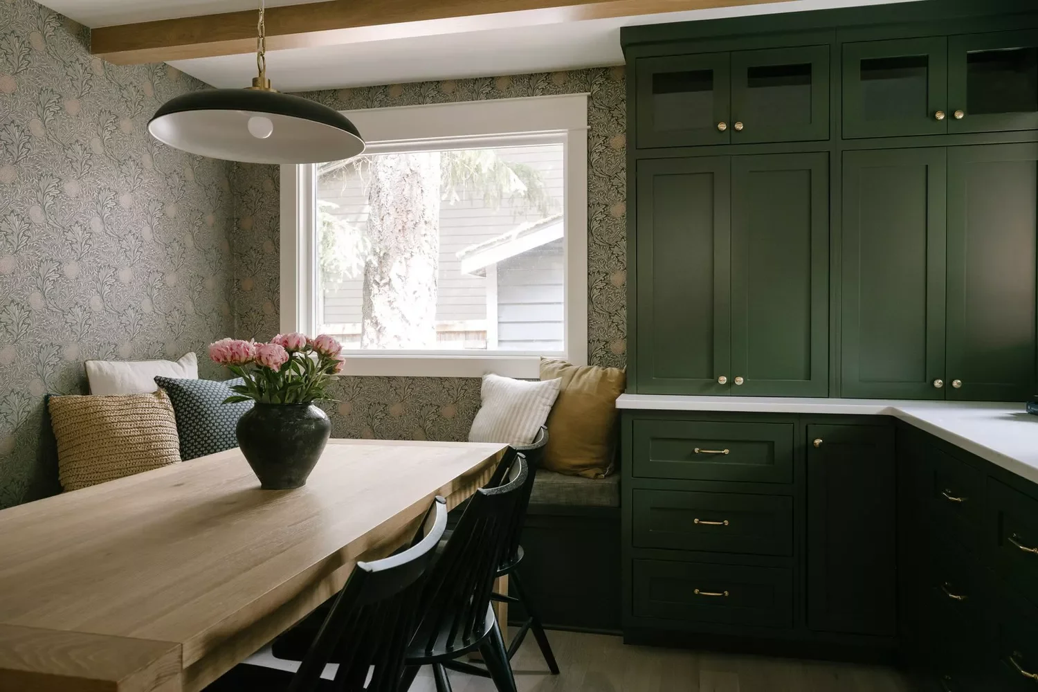 21 Creative Window Trim Ideas to Transform Your Room's Style 22 Window Trim With Wallpaper
