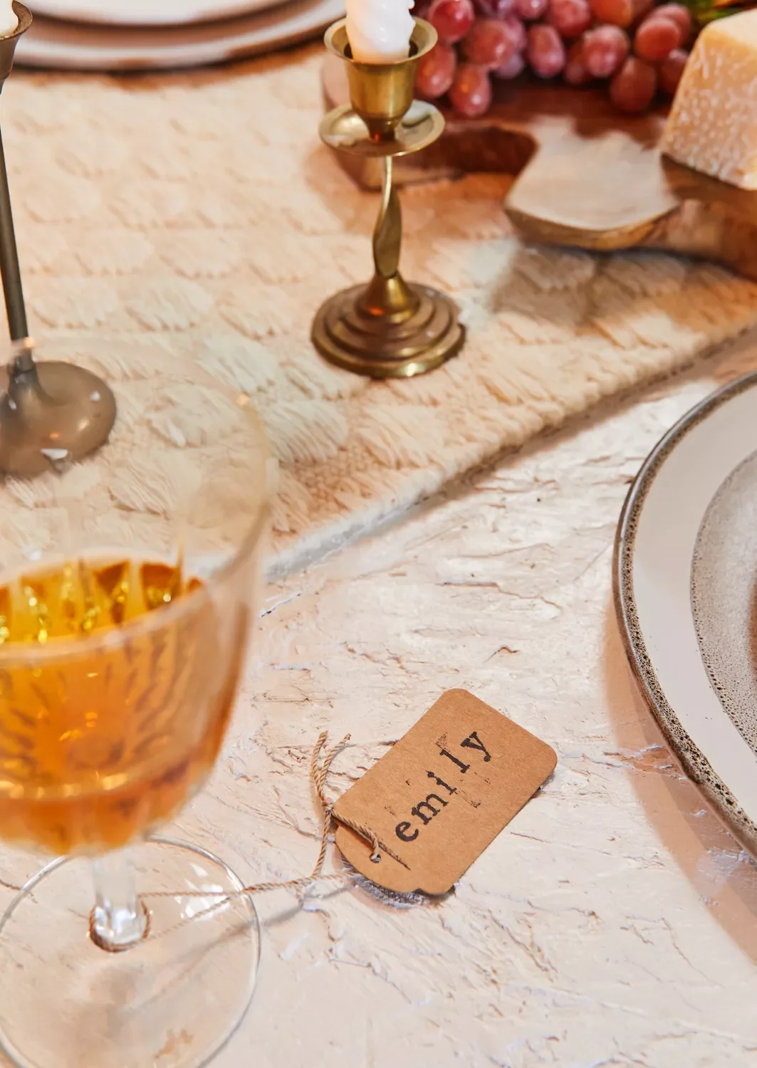 62 Stunning Thanksgiving Table Ideas That Will Wow Your Guests 55 Wine Glass Place Holders