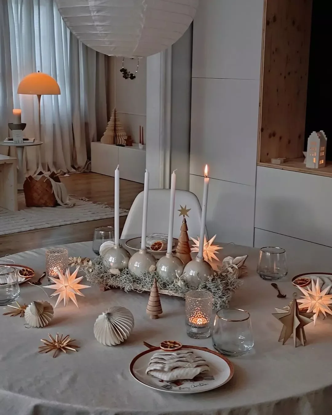 33 Creative New Year's Eve Home Party Ideas to Transform Your Space 8 Winter-Themed Centerpiece