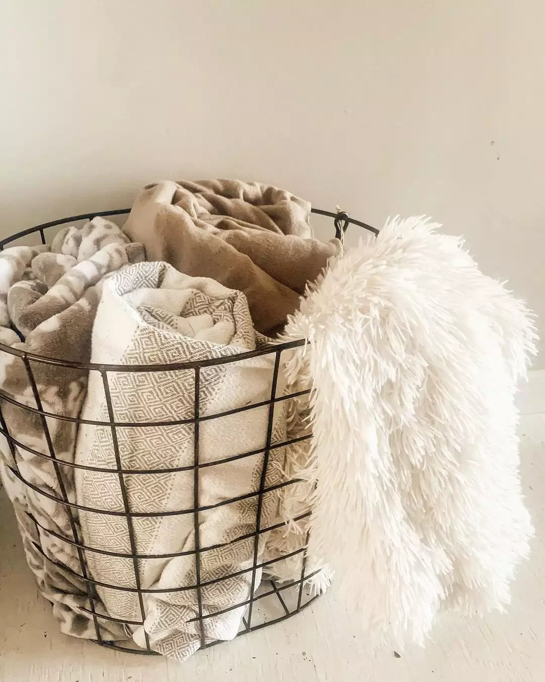 14 Creative Ways to Store Your Blankets: Stylish Organization Wire Basket