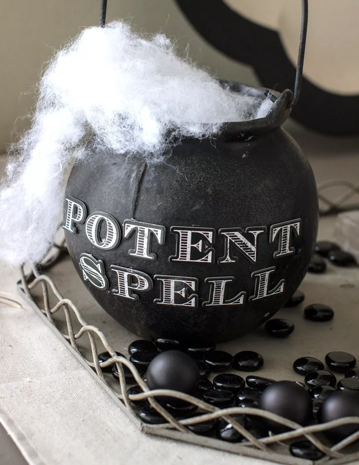 80 Quick Halloween Crafts You Can Complete in One Day 26 Witch