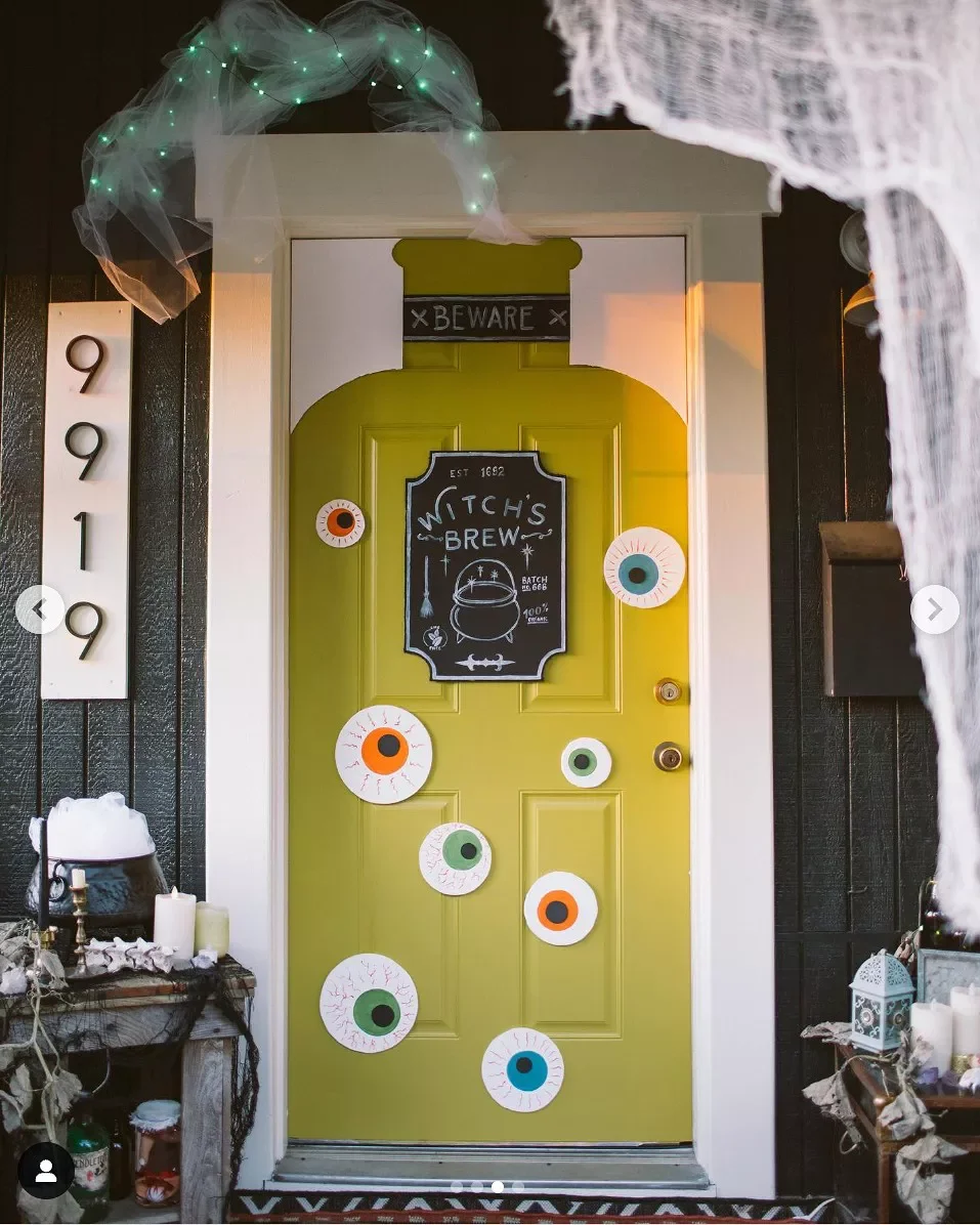 42 Quick Halloween Door Decorations You Can Create in Under an Hour 16 Witch