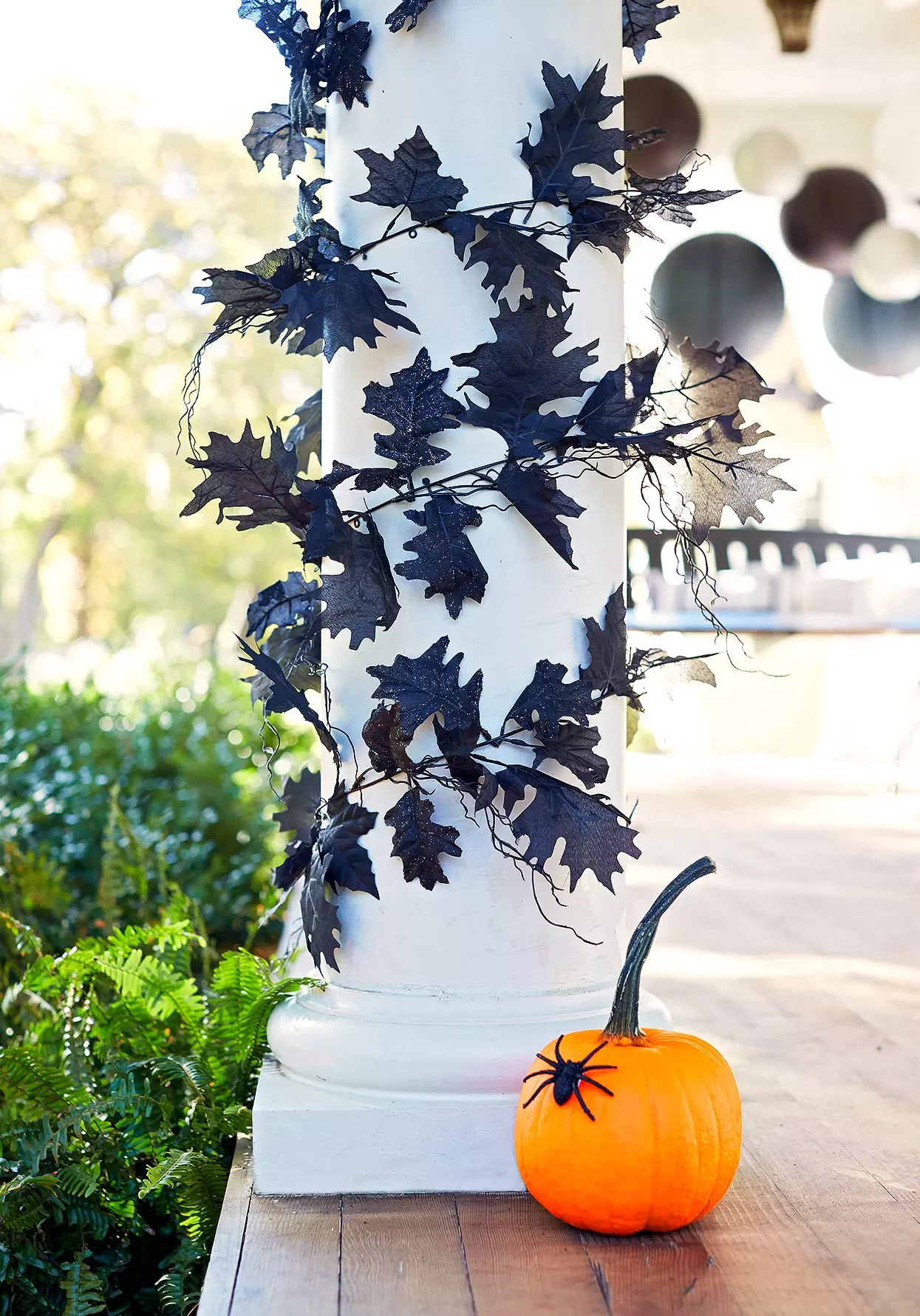 56 Creative DIY Halloween Decorations for Outdoor Spaces 25 Witchy Foliage Garlands