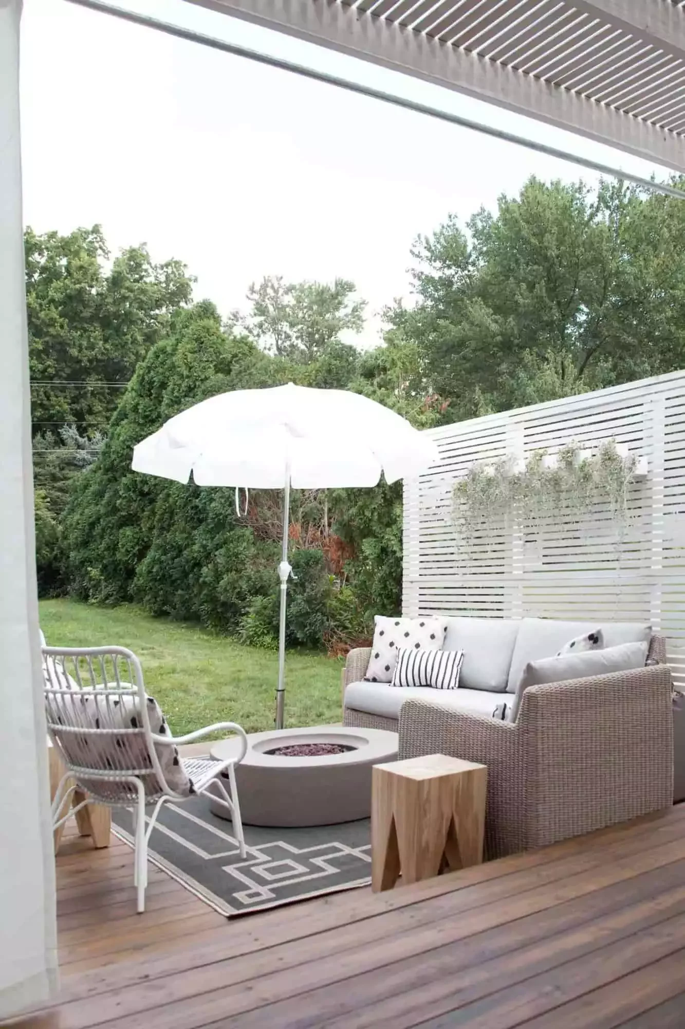 22 Creative Small Deck Ideas to Transform Your Outdoor Space This Summer 8 Wood Slat Privacy Wall