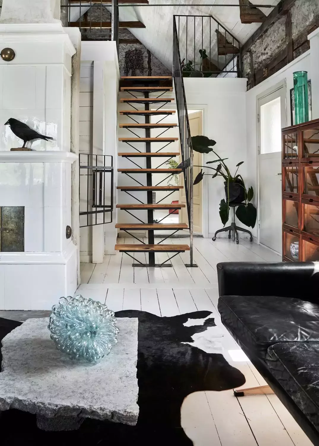 26 Contemporary Staircase Designs That Will Transform Your Home's Style 2 Wood and Metal Staircase