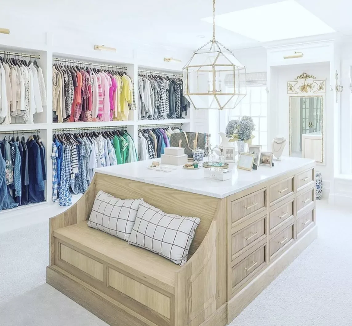 23 Walk-In Closet Island Ideas That Will Transform Your Dressing Room Wooden Bench