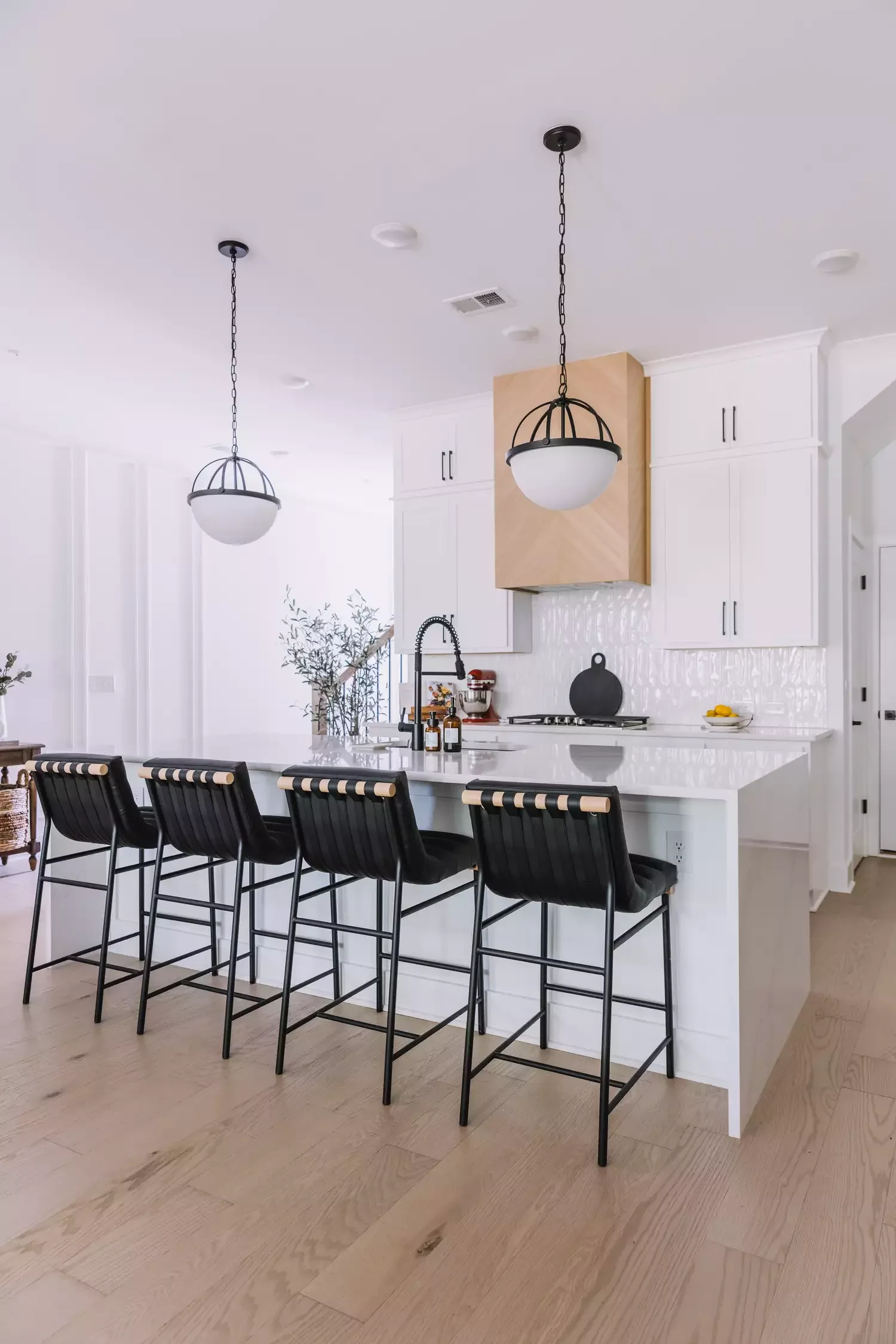 32 Modern Farmhouse Kitchen Ideas That'll Transform Your Cooking Space Wooden Touches in Modern Farmhouse Kitchen