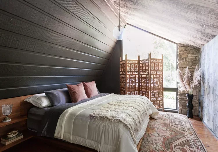22 Peaceful and Expert-Approved Bedroom Arrangement Ideas 4 Work With the Room