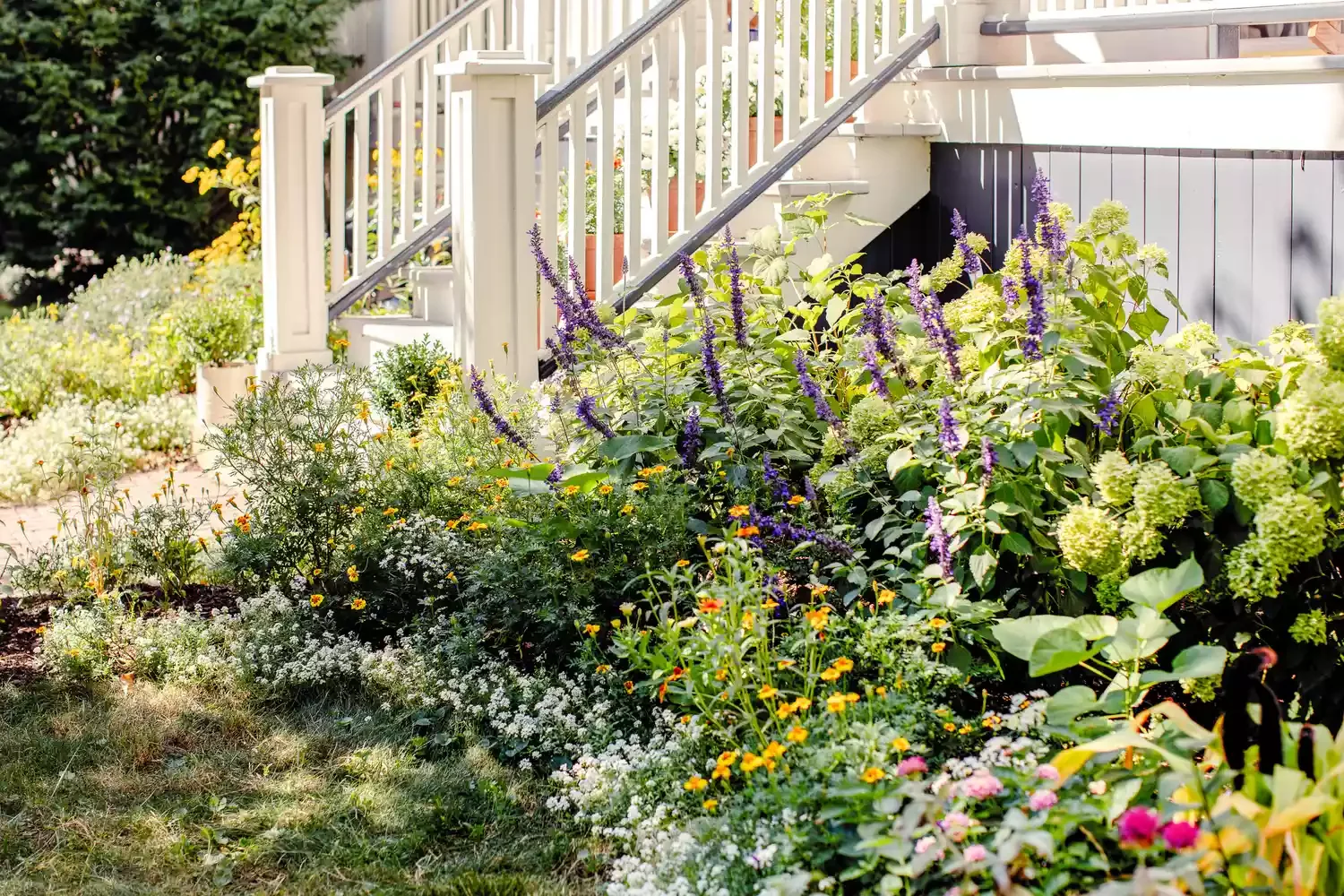 34 Stunning Front Yard Flower Bed Ideas That Will Transform Your Curb Appeal 10 Wow With Wildflowers
