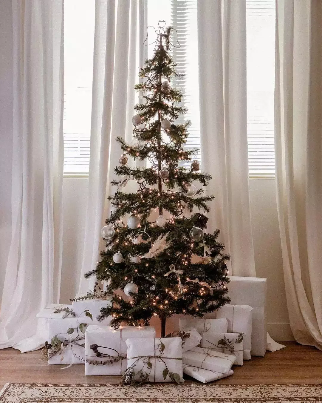 115 Stunning Christmas Decorating Ideas to Transform Your Home This Holiday Season Wrap Your Gifts in White