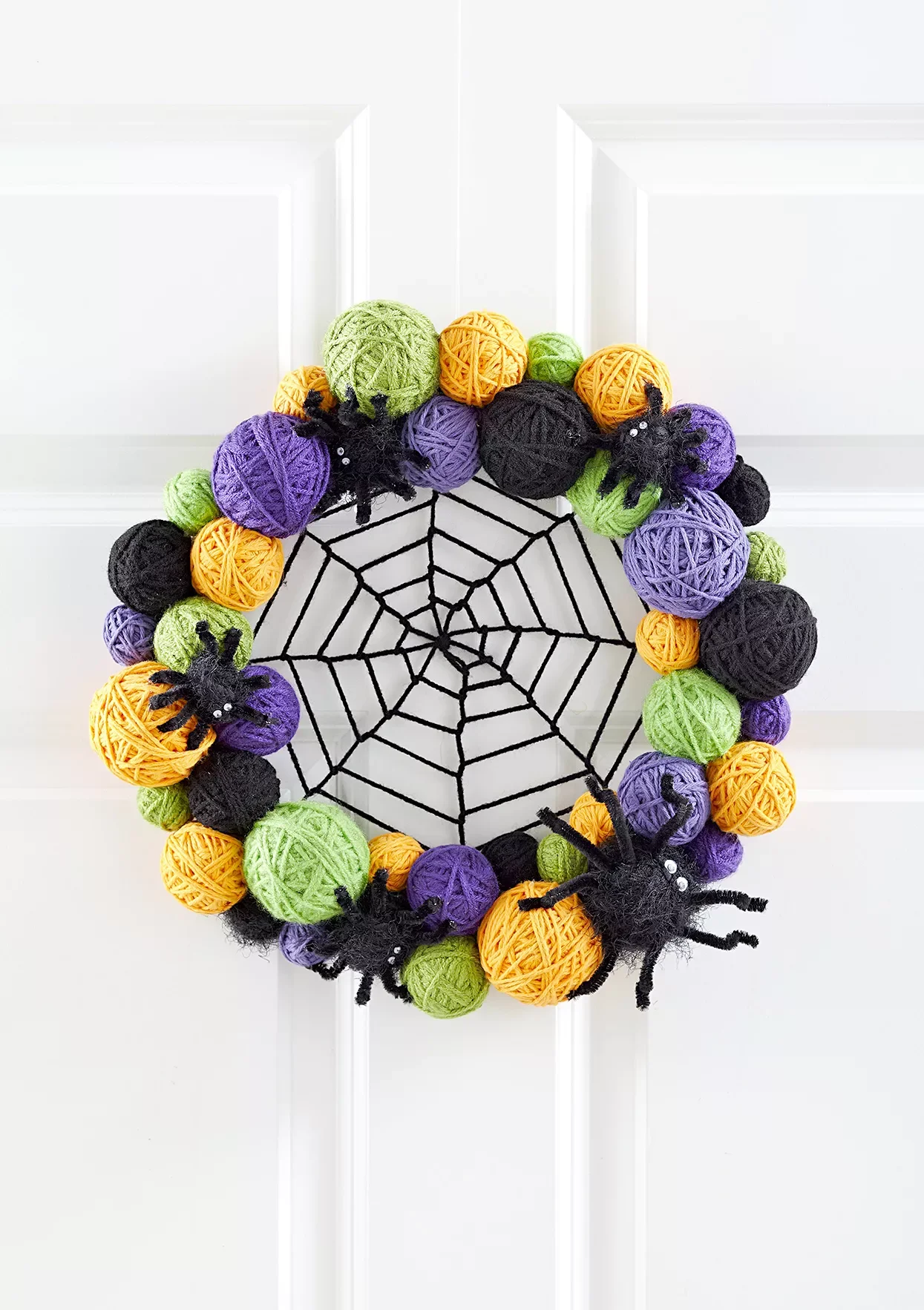 56 Creative DIY Halloween Decorations for Outdoor Spaces 54 Yarn Web Wreath
