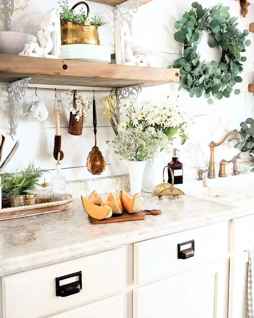 32 Charming Country Kitchen Ideas That'll Make You Never Want to Leave Your Cooking Space 7 Year Round Wreath
