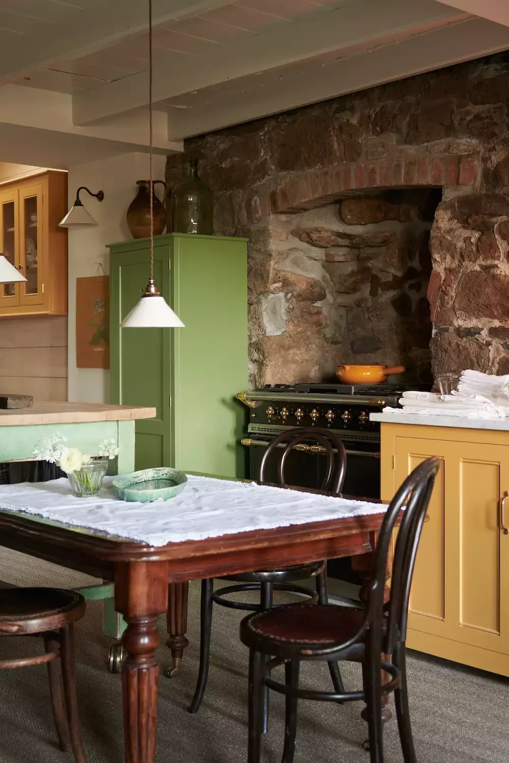 31 Stunning Kitchen Color Combinations That Will Transform Your Cooking Space 1 Yellow + Green