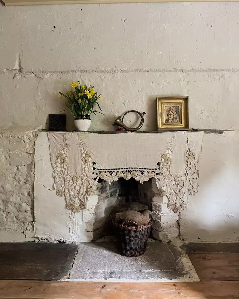 44 Beautiful Fireplace Mantel Styling Ideas 3 Your Mantel Should Mimic Your Home