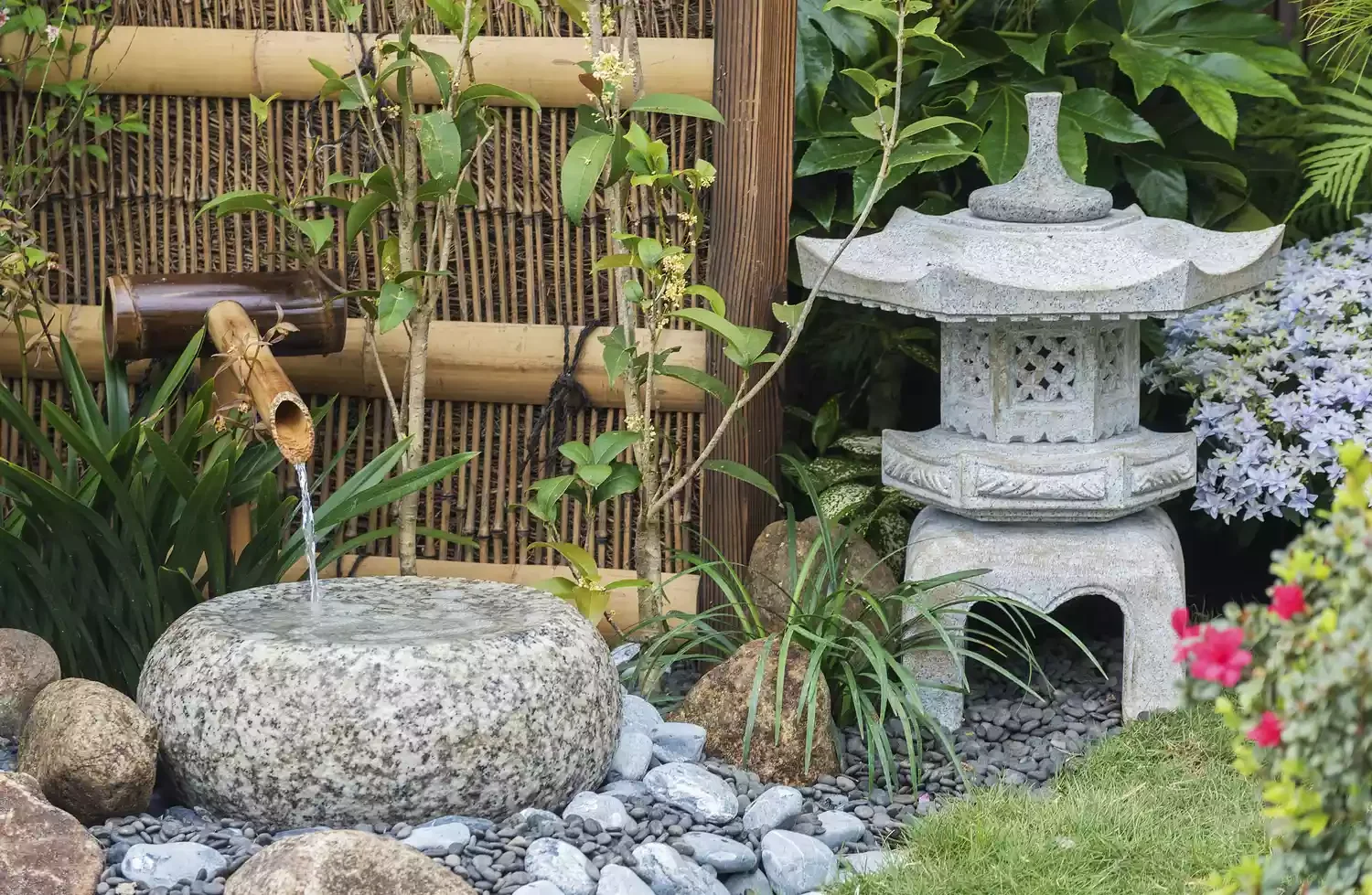 23 Stunning Backyard Water Features That Create Pure Magic Zen Backyard Fountain