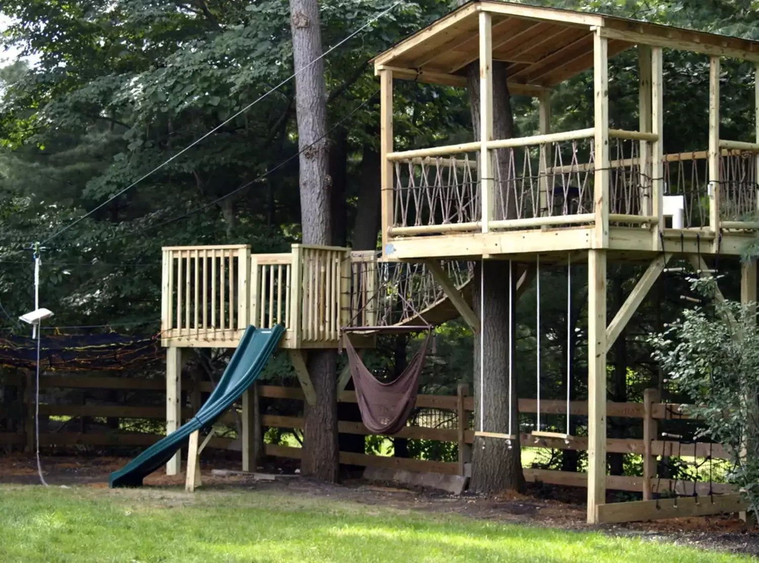 15 Amazing Backyard Play Ideas Your Kids Will Absolutely Love 7 Zip Line Double Treehouse